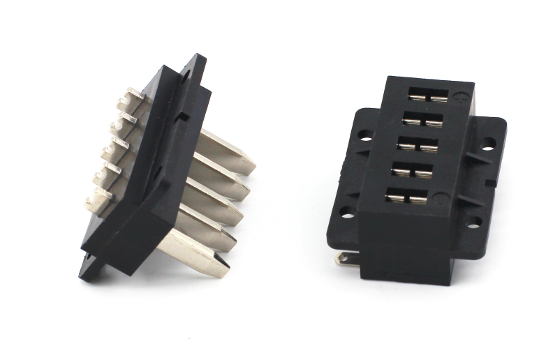 大電流電池連接器&nbsp;間距6.75